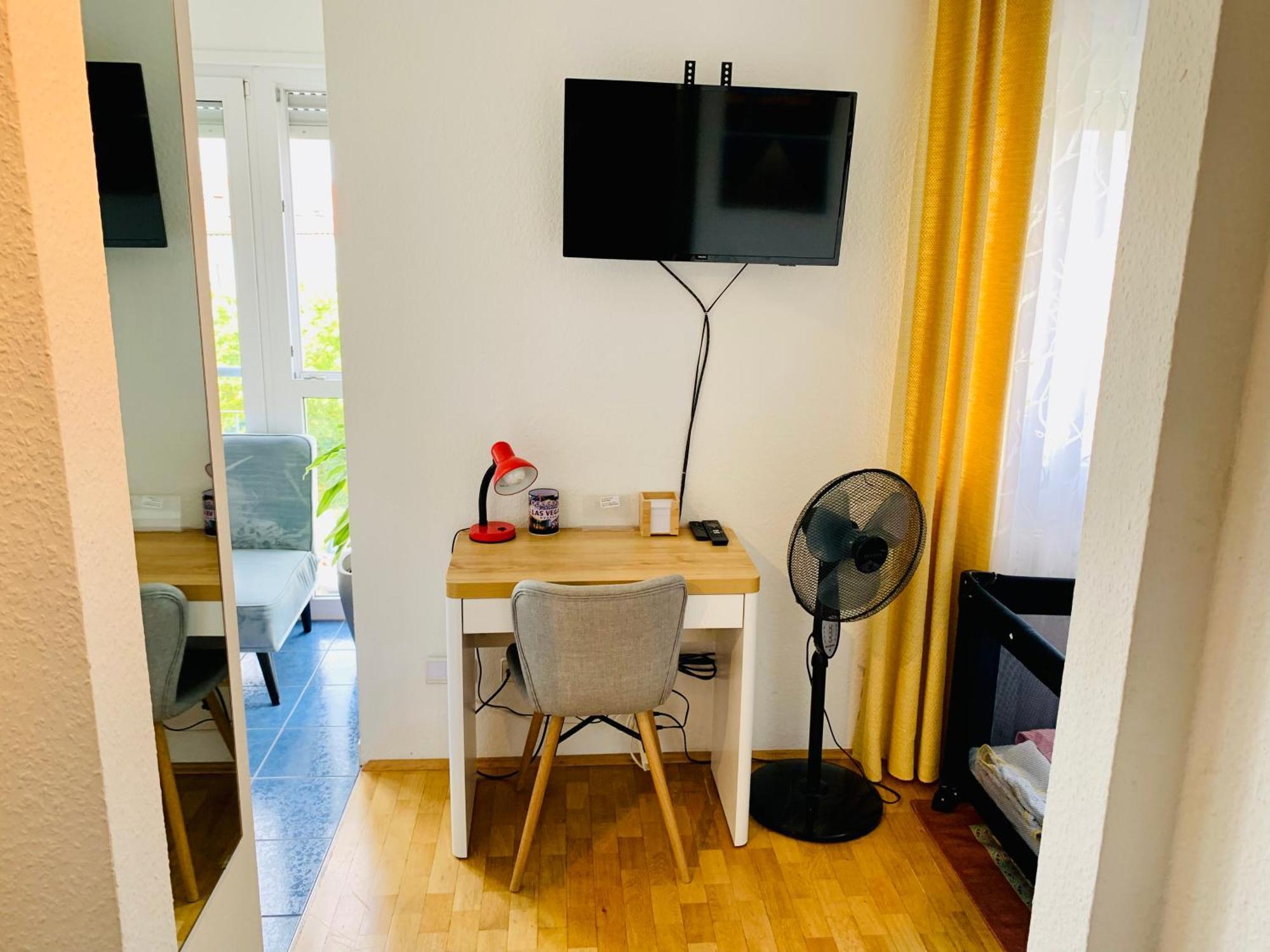 Anna Home & Sunny Home Apartments คาร์ลสรูเฮอ ภายนอก รูปภาพ